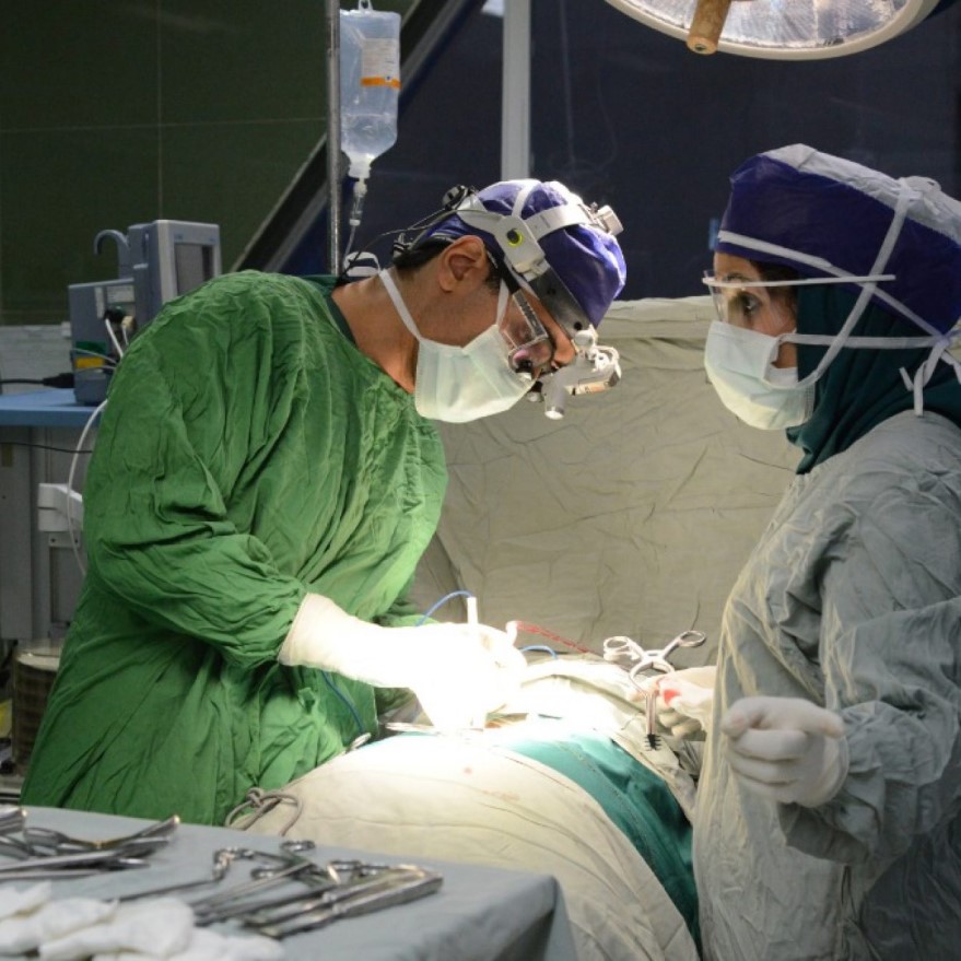دکتر خانی حین عمل